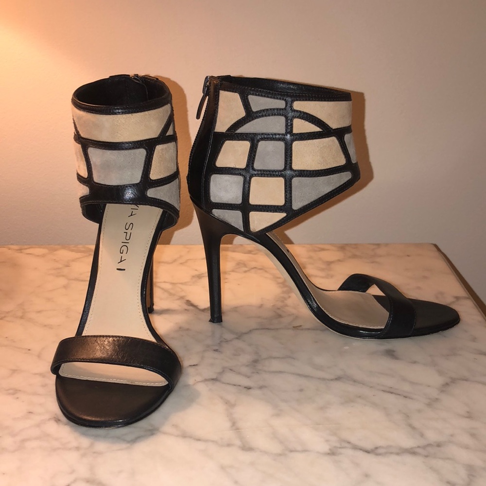 Via Spiga Black, beige and gray leather and suede heels. Size 6.5 EUC